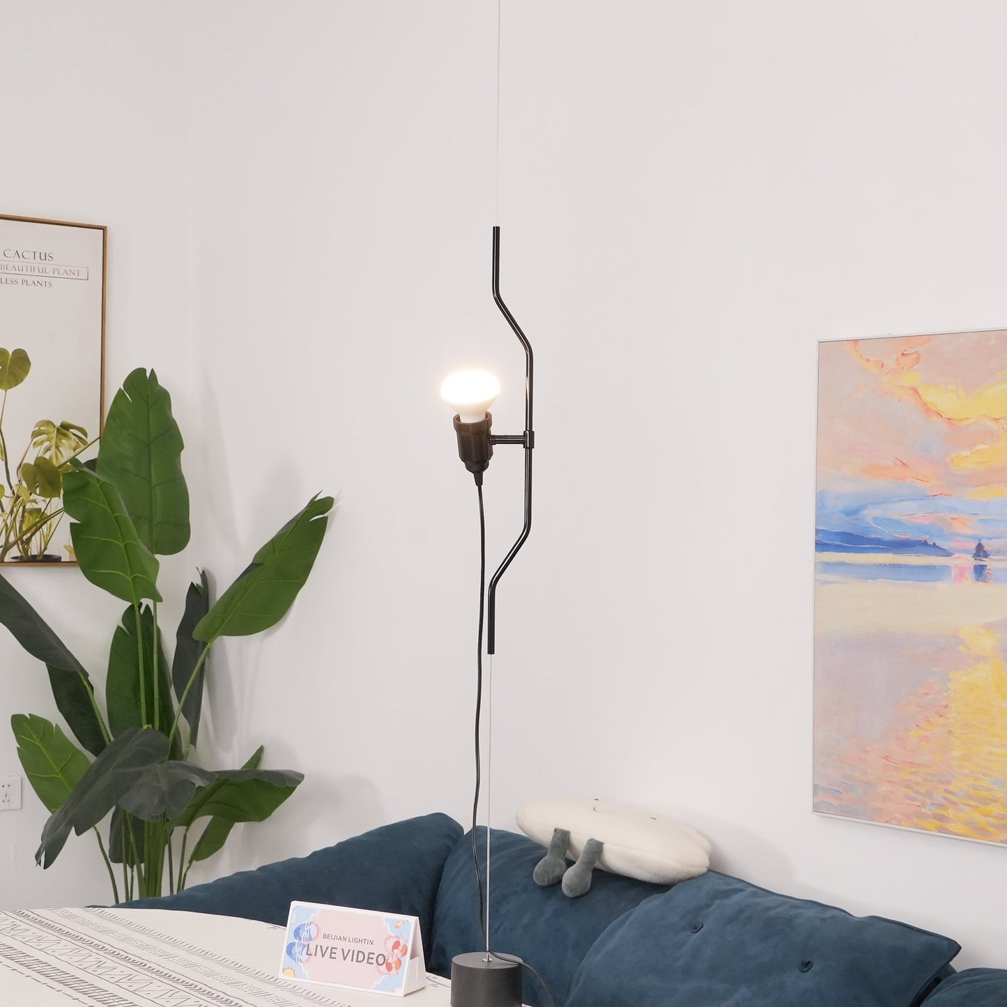 Floor-to-Ceiling Tension Cable Lamp – Adjustable Spotlight