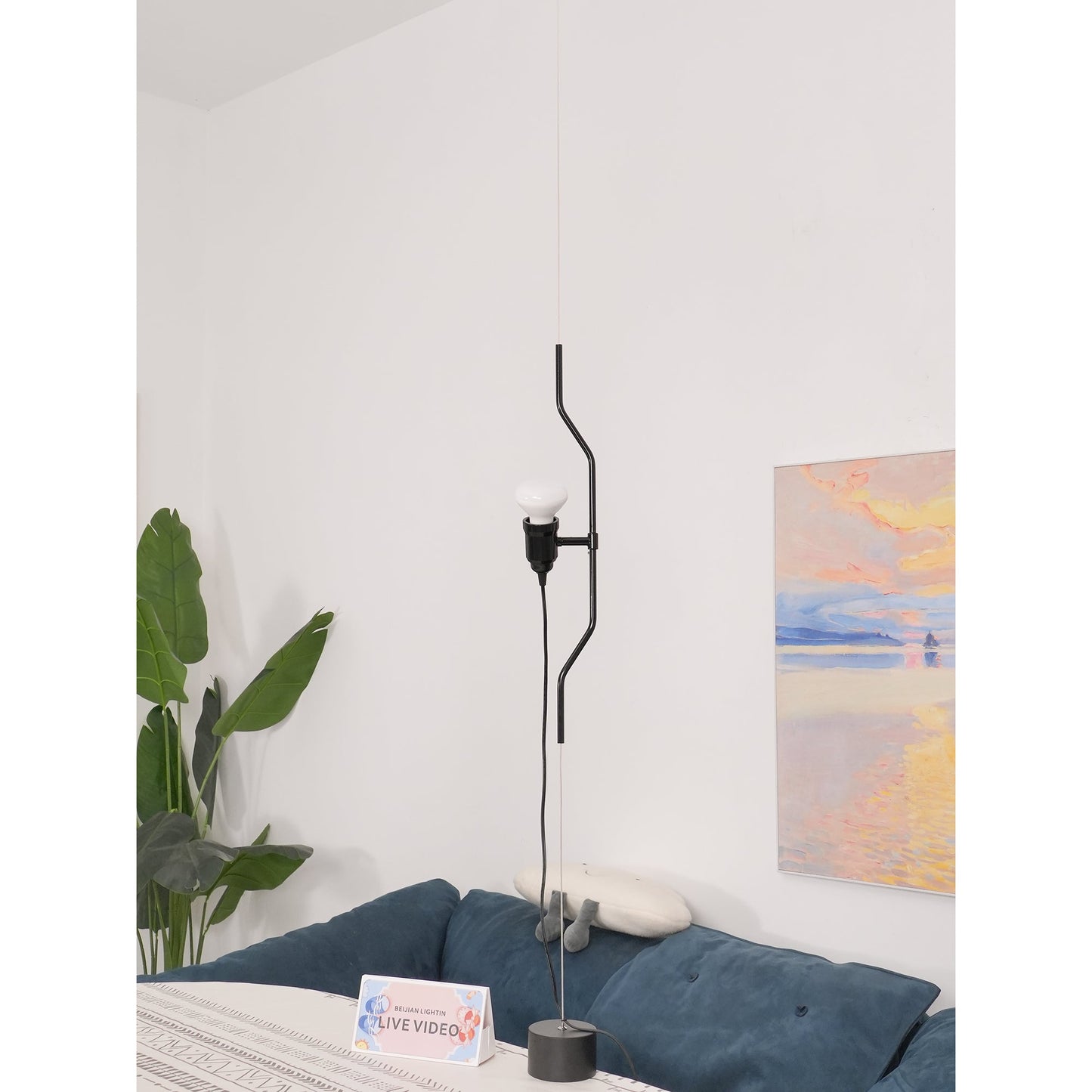 Floor-to-Ceiling Tension Cable Lamp – Adjustable Spotlight