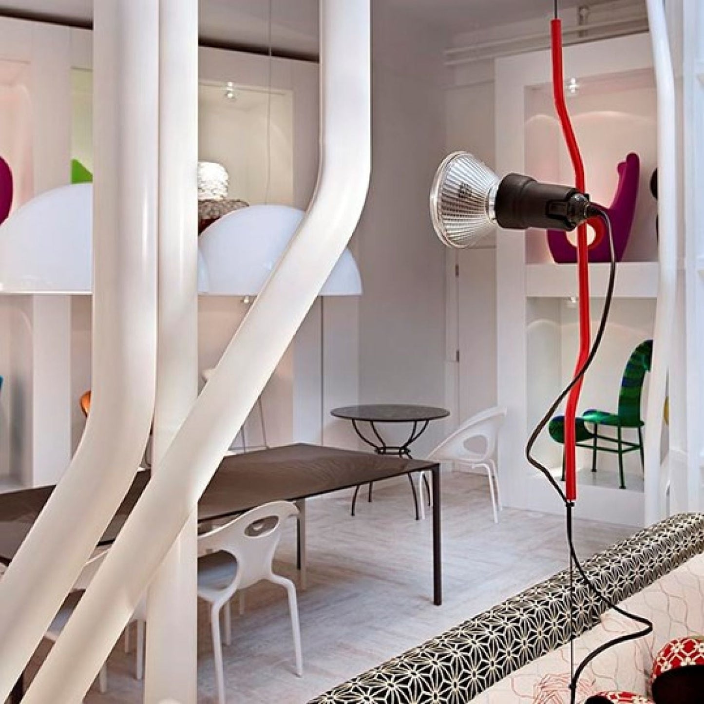 Floor-to-Ceiling Tension Cable Lamp – Adjustable Spotlight