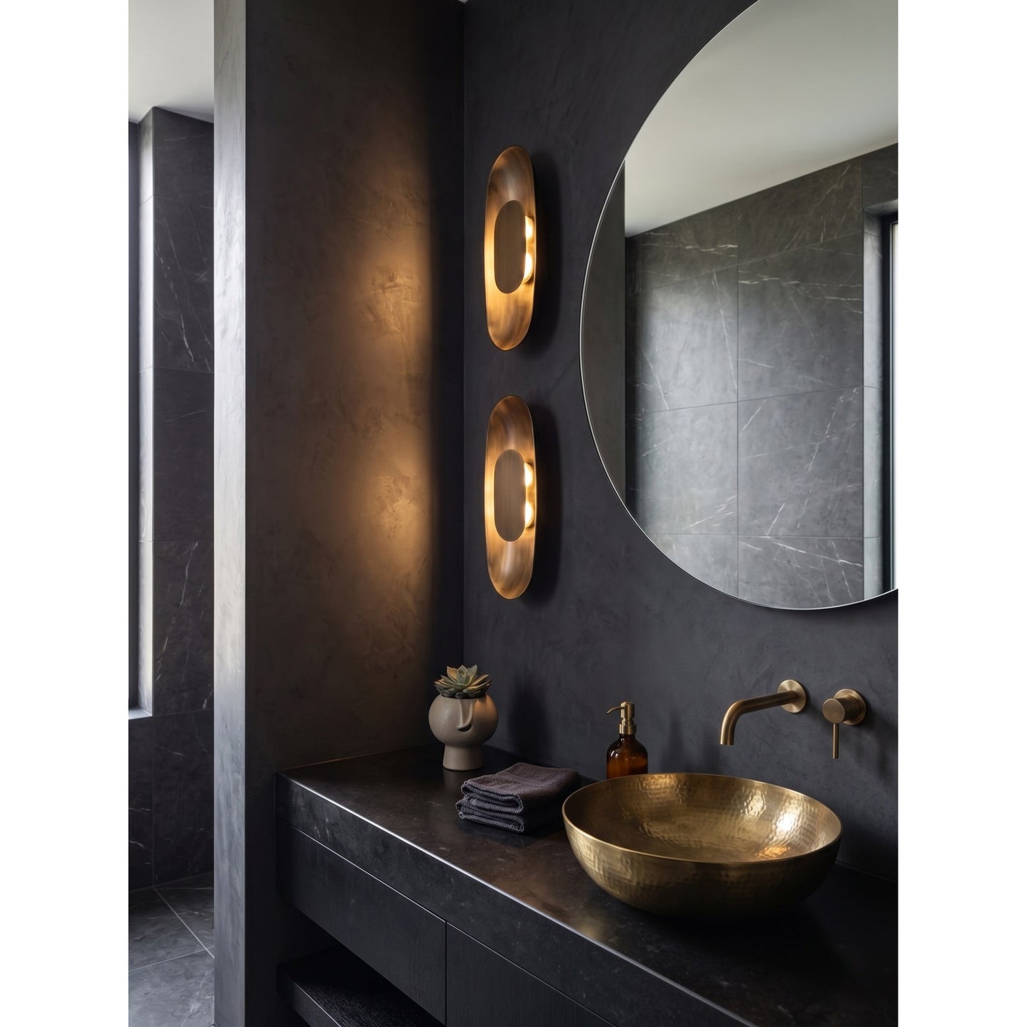 Esculpa Wall Sconce