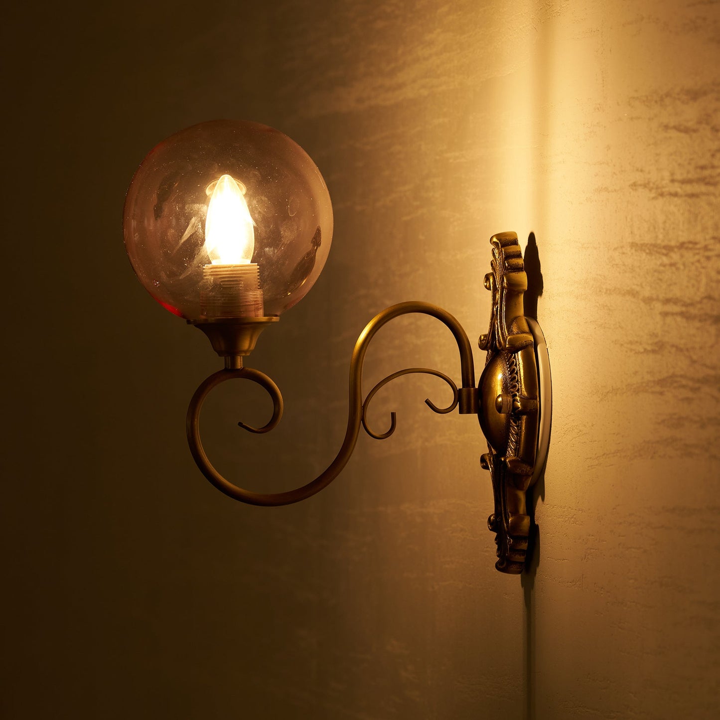Evelyn Glass Wall Lamp