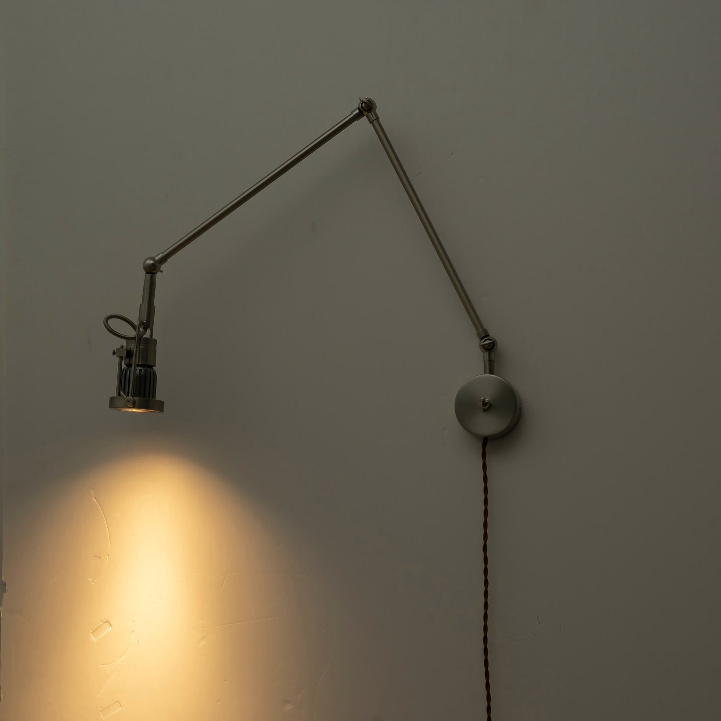 Reznor Plug-in Wall Sconce
