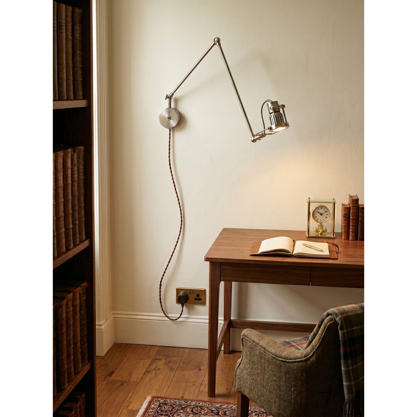 Reznor Plug-in Wall Sconce