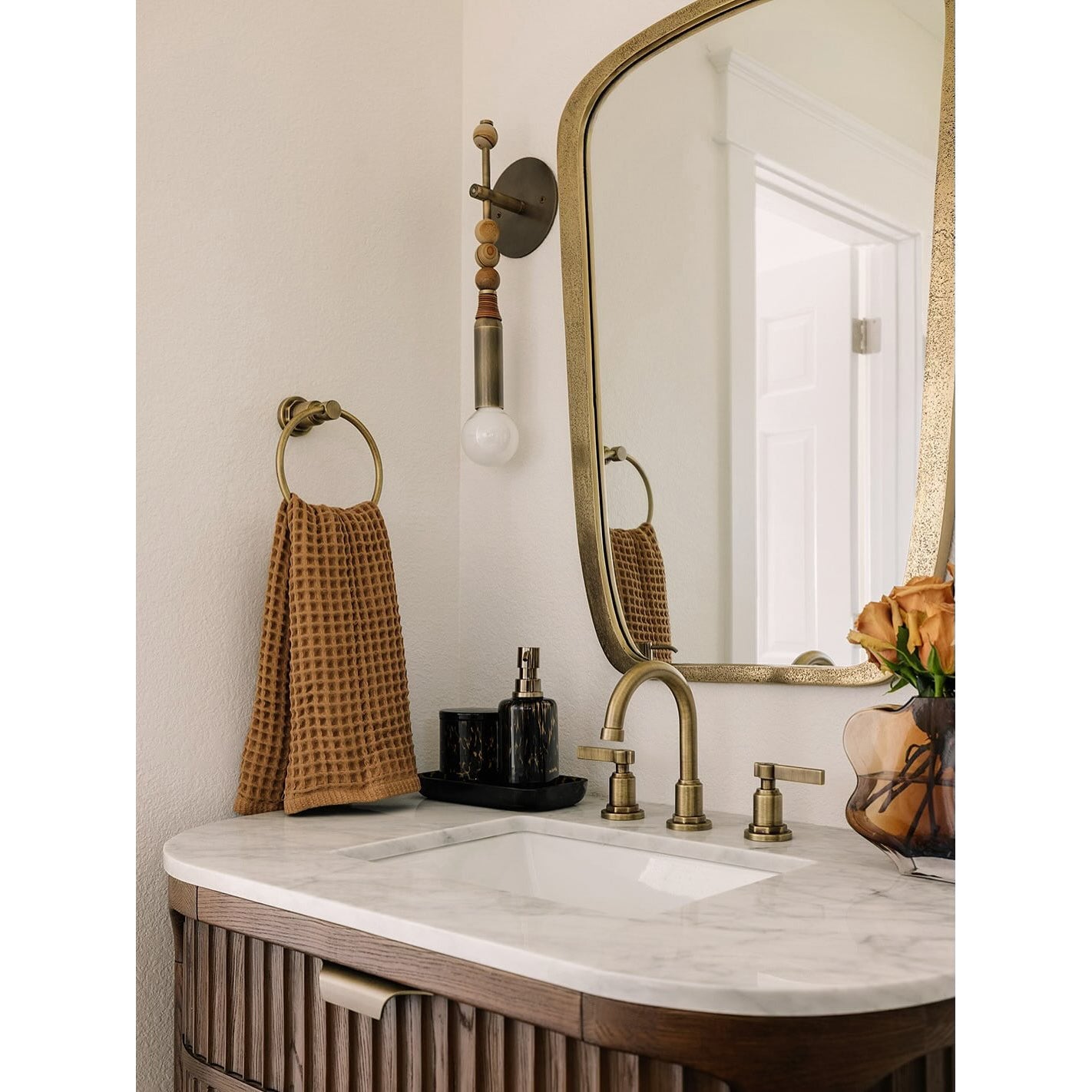 Toam Wall Lamp