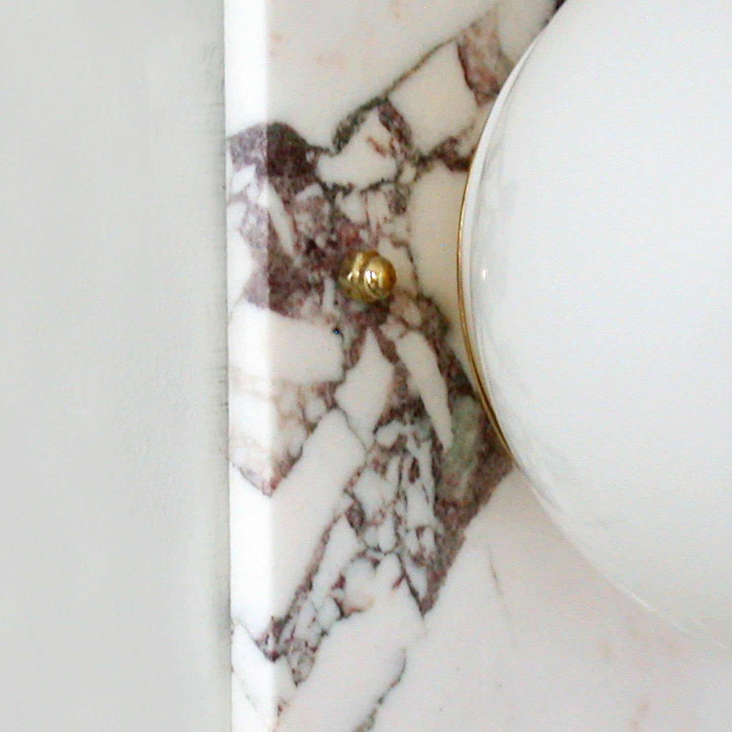 Viola Oval Wall Lamp